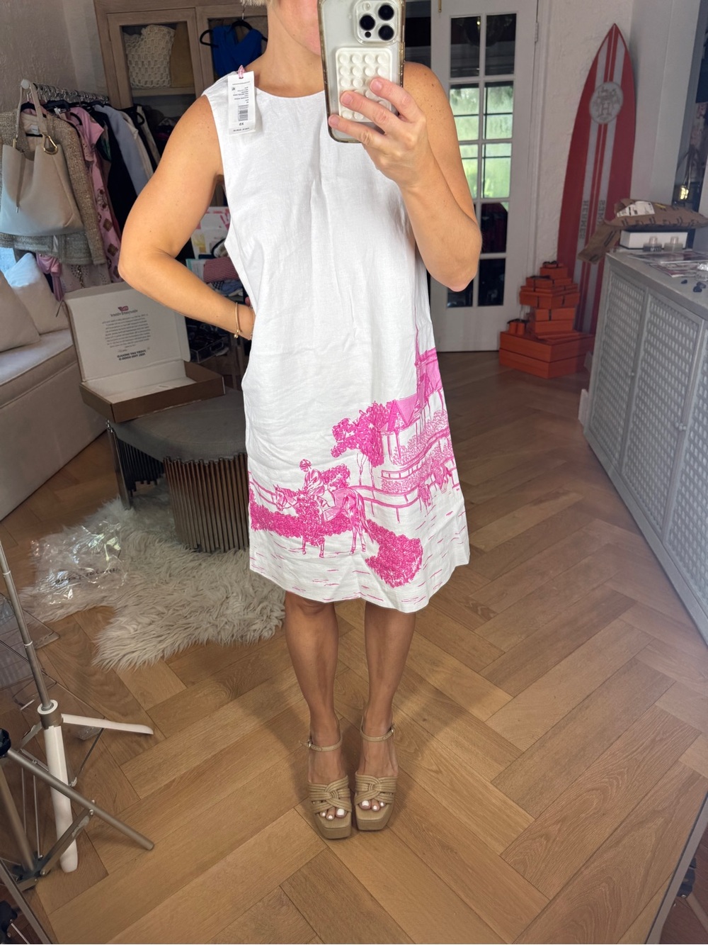 Vineyard vines new with tags Sleeveless White Dress with Pink horse Print